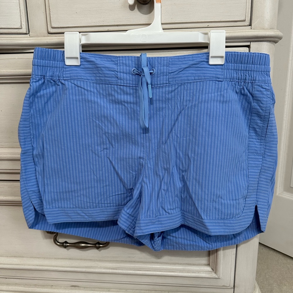 Vineyard vines performance shorts